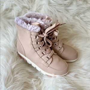 New Little girl boots size 2 in pink